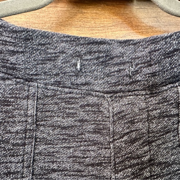 Abercrombie Kids Boys Active Sweatpants 
Very good shape
Size 15/16 - Picture 2 of 5